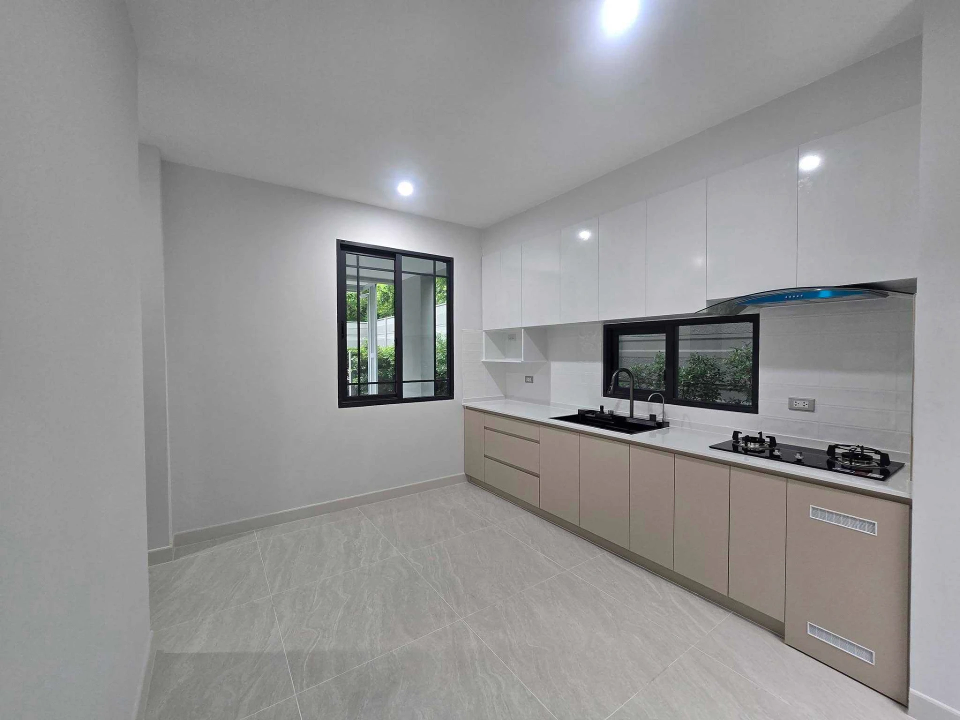 Banklangmuang Classe Sukhumvit 77 For Rent