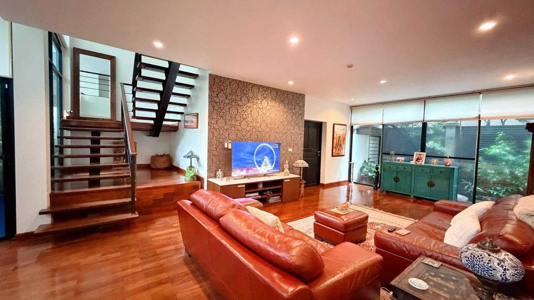 Ban Sasida Sukhumvit 24 For Rent