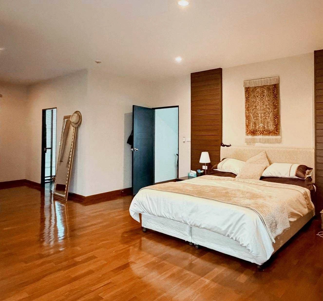 Ban Sasida Sukhumvit 24 For Rent Preview 3