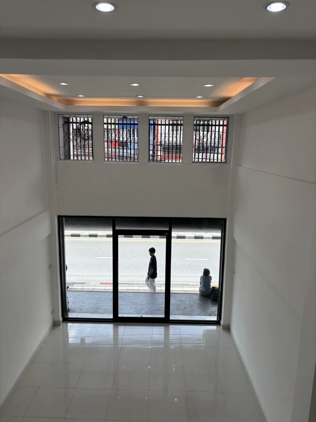 Commercial Building Onnut 47 For Rent Preview 4