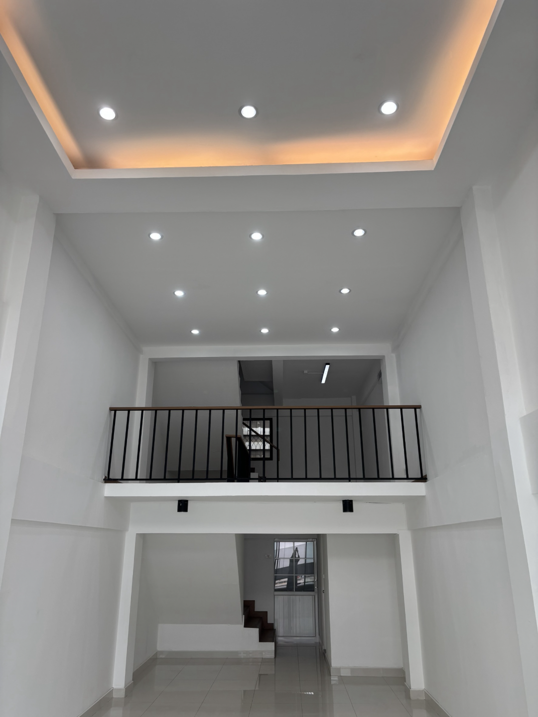 Commercial Building Onnut 47 For Rent