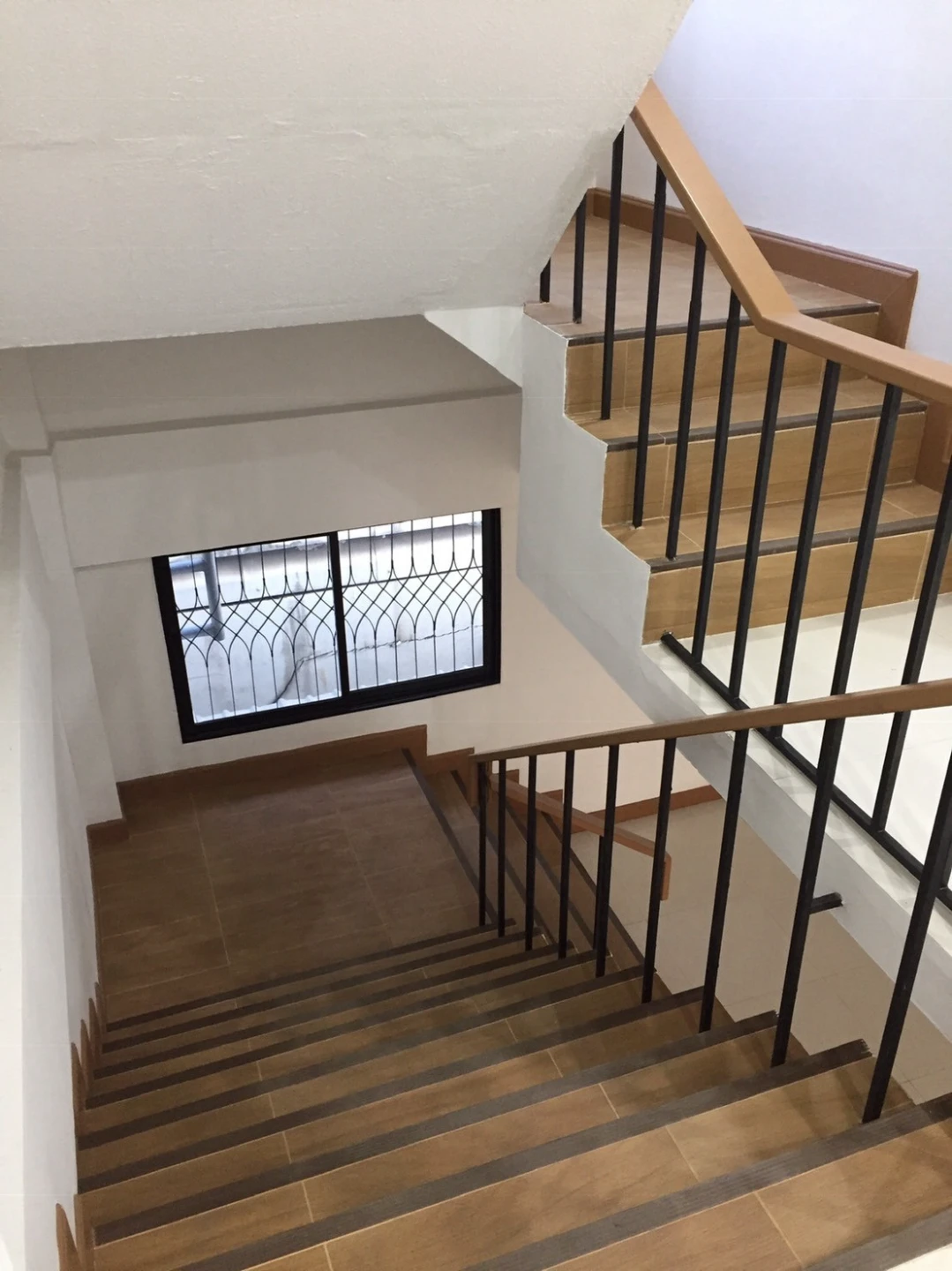 Commercial Building Onnut 47 For Rent Preview 2
