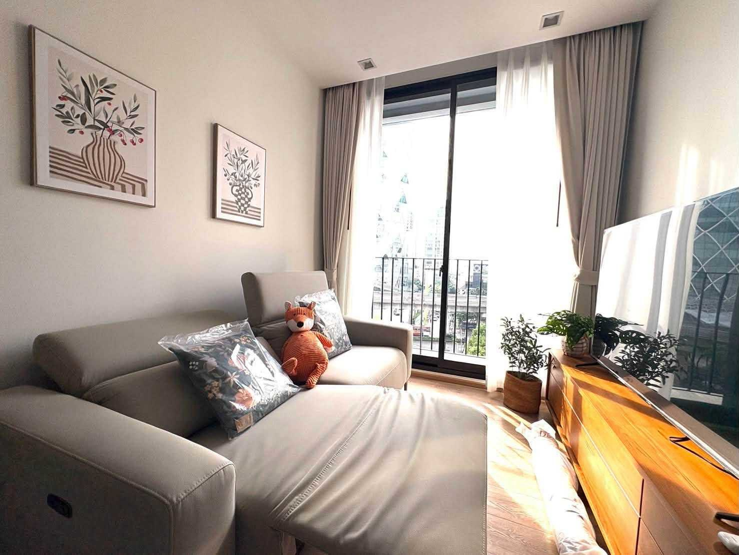 Noble Around Ari For Rent Preview 3