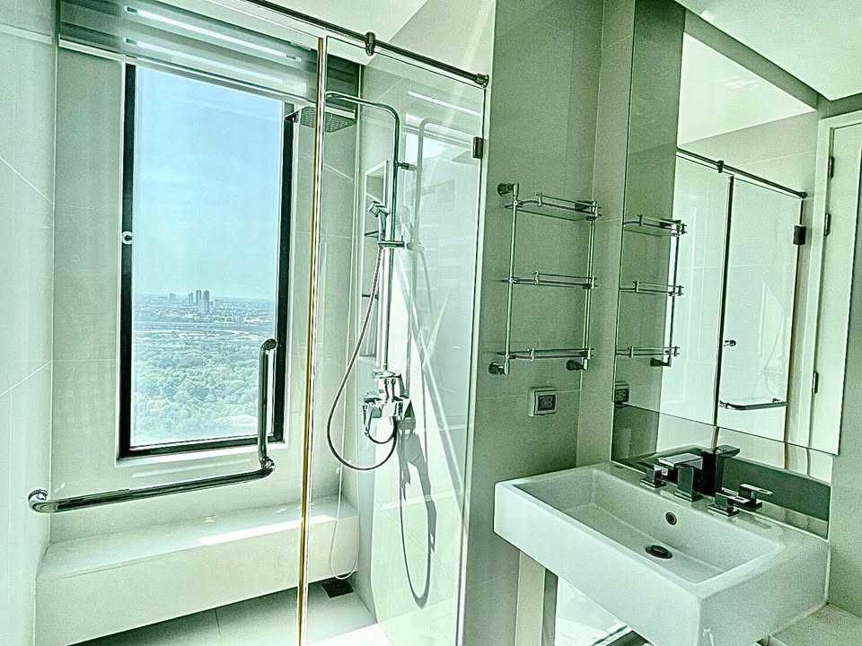 Equinox For Rent Preview 4