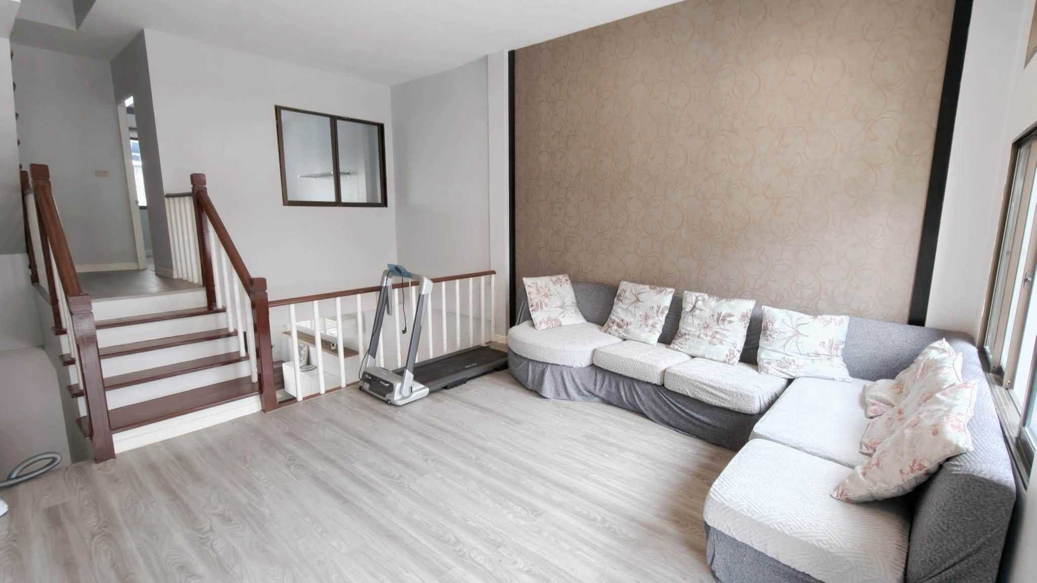 Baan Klang Mueang Ratchada Mengchai For Rent Preview 7