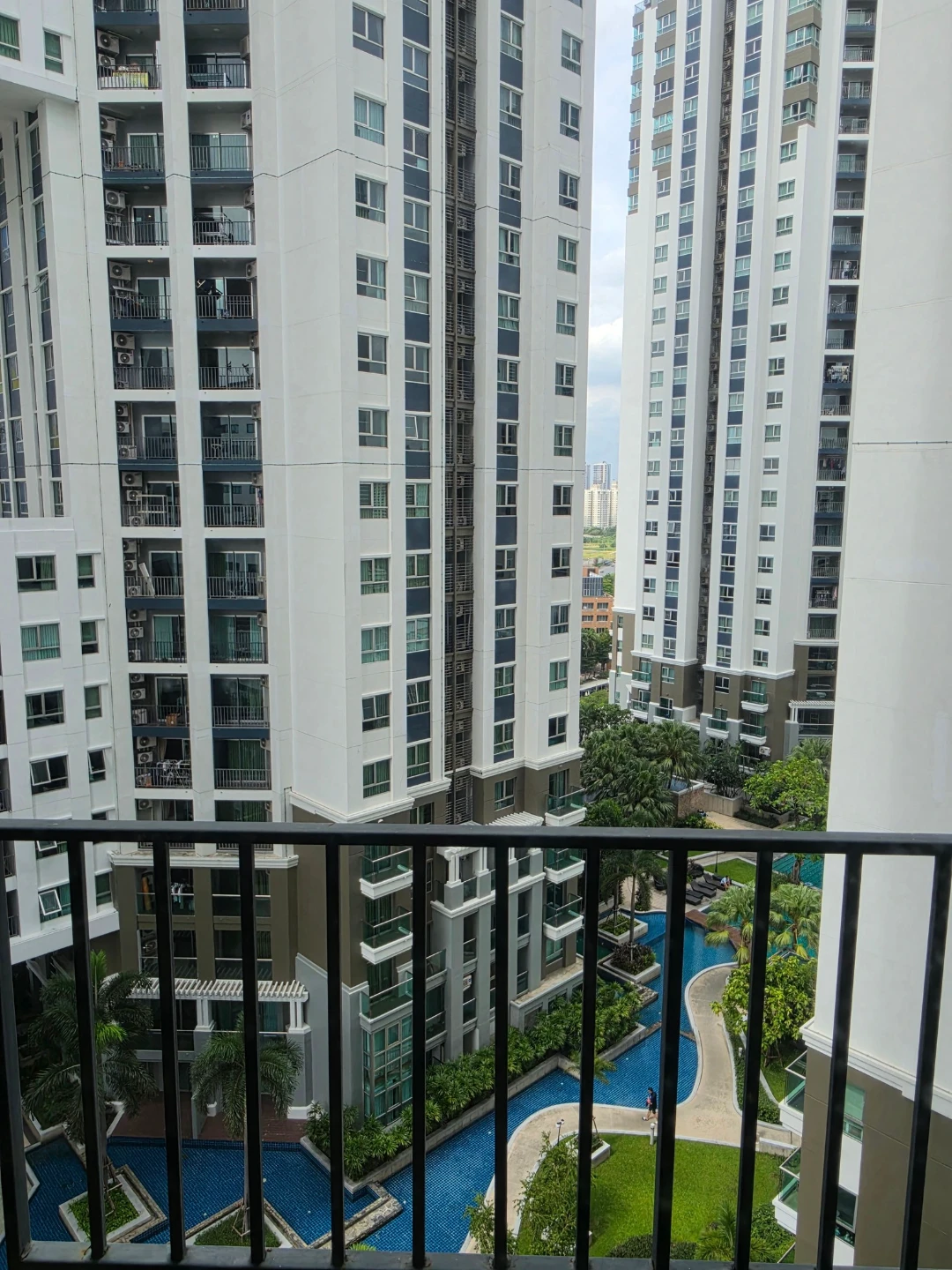 Bell Grand Rama 9 For Rent Preview 4