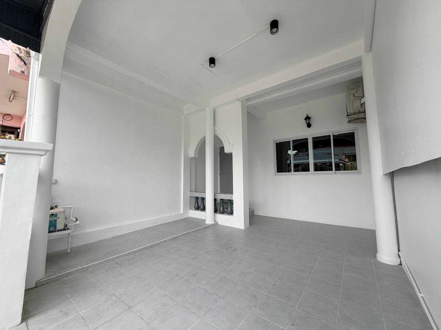 Townhome Soi Wachiratham Sathit 57, Yaek 18 For Rent Preview 3