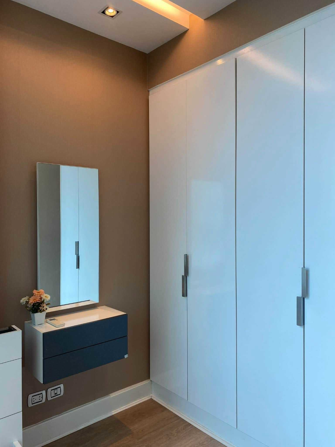 Equinox condo For Rent Preview 4