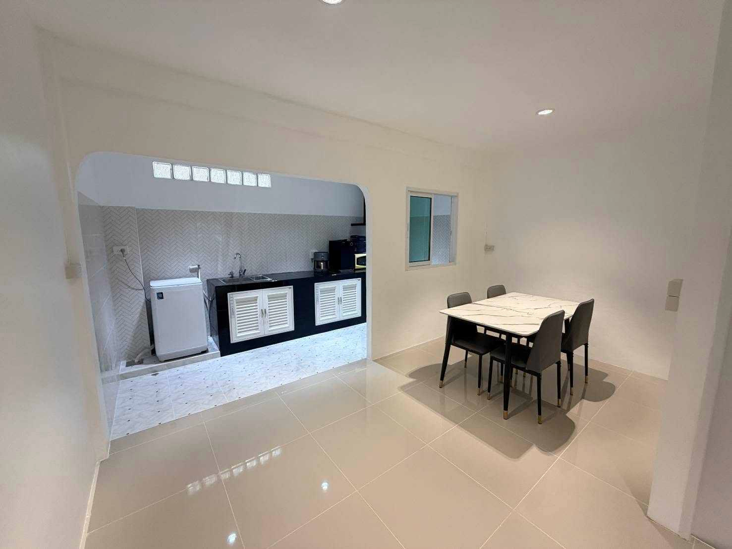 Townhome Soi Wachiratham Sathit 57, Yaek 18 For Rent Preview 4