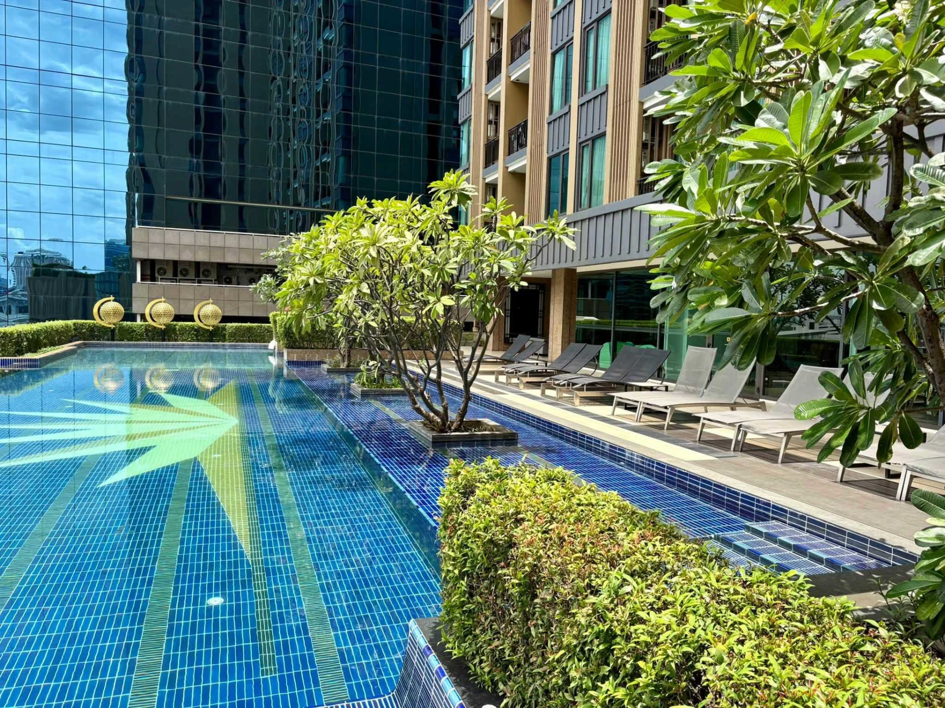Equinox condo For Rent Preview 7