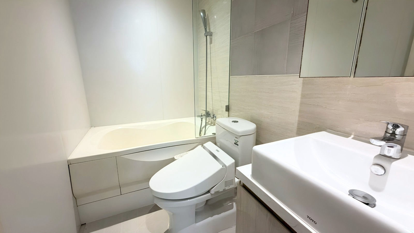 Runesu Thonglor 5 For Rent Preview 2