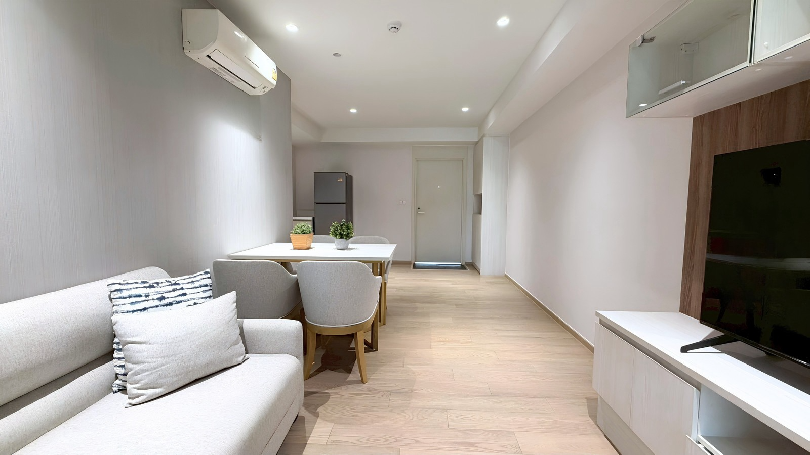 Runesu Thonglor 5 For Rent Preview 2