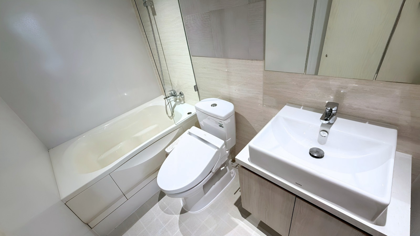 Runesu Thonglor 5 For Rent Preview 3