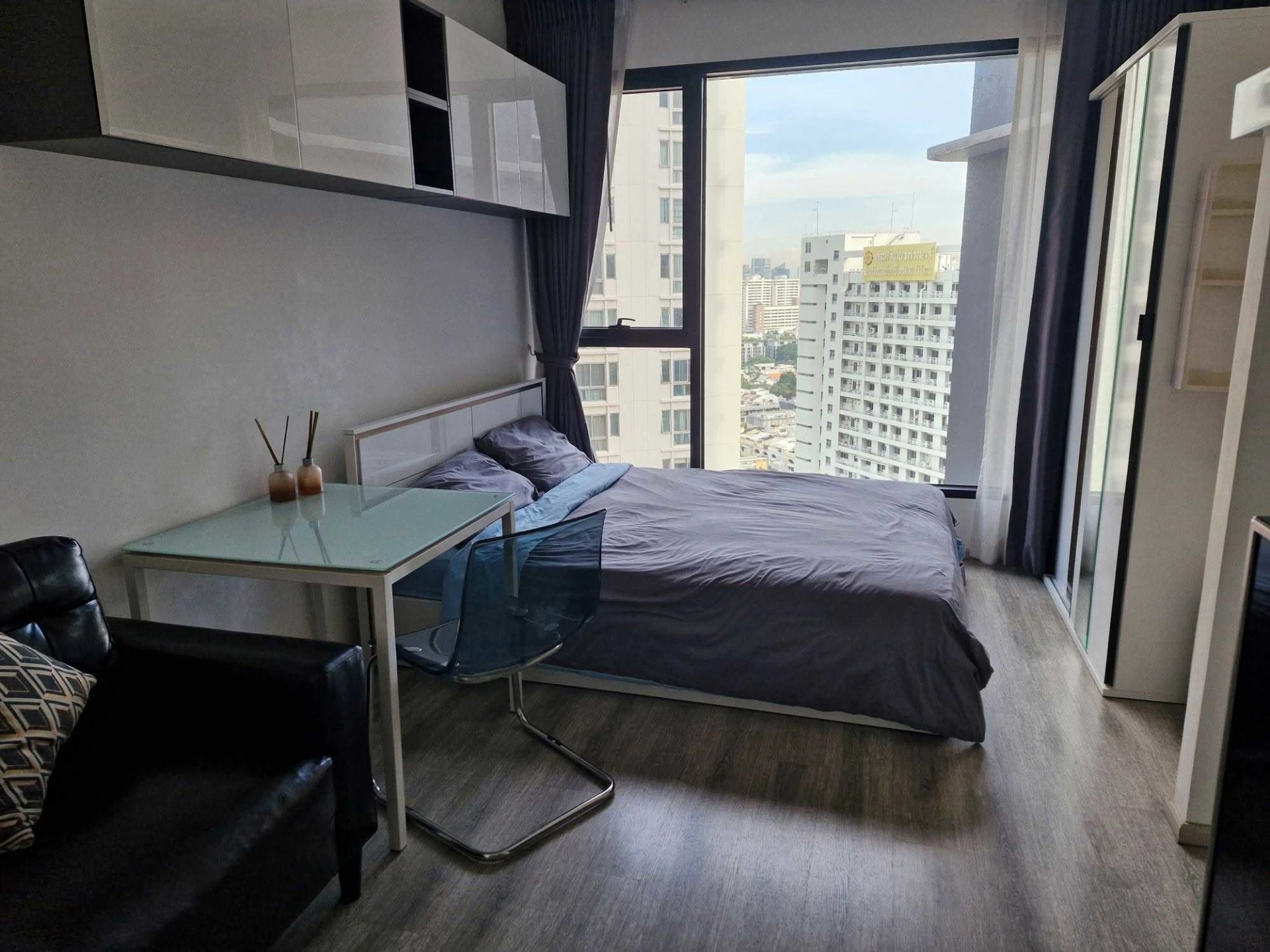  IDEO Mobi Asoke For Rent Preview 6