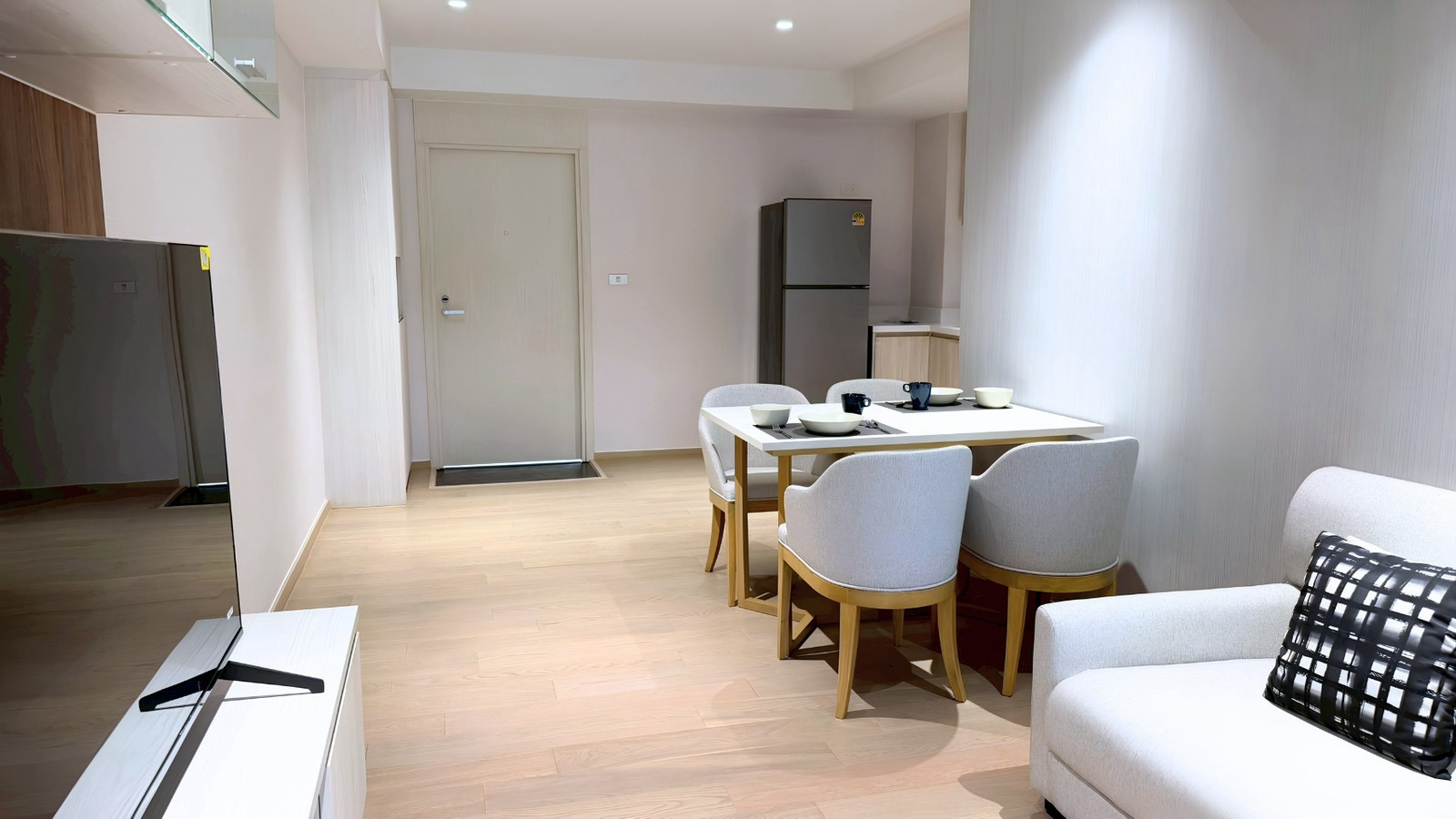 Runesu Thonglor 5 For Rent Preview 6