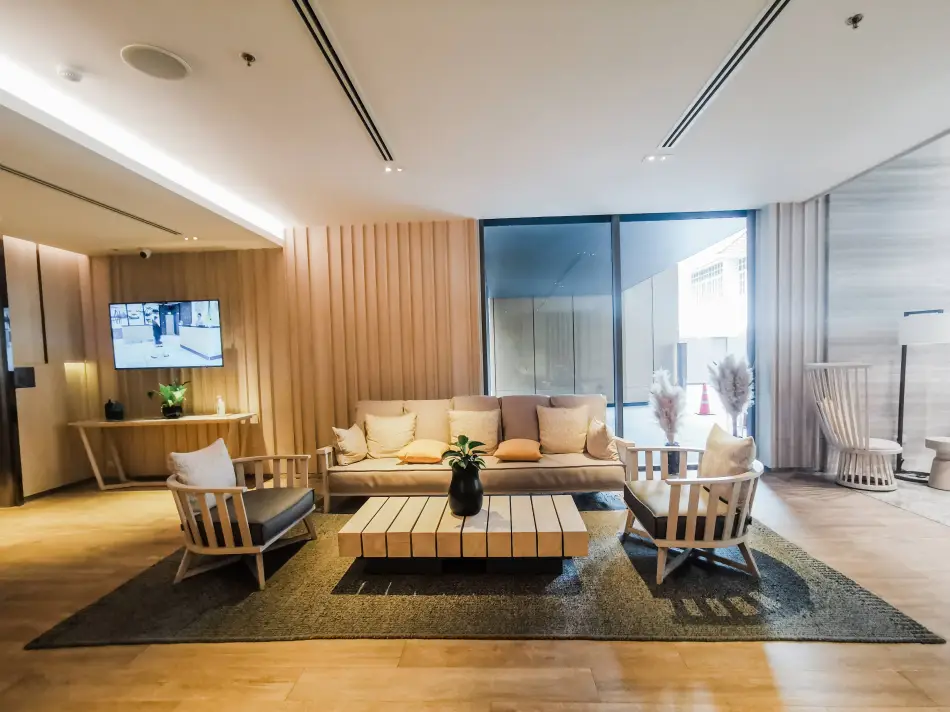 Oakwood Suites Bangkok Service Apartment Preview 3
