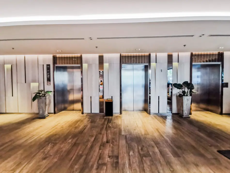 Oakwood Suites Bangkok Service Apartment Preview 5