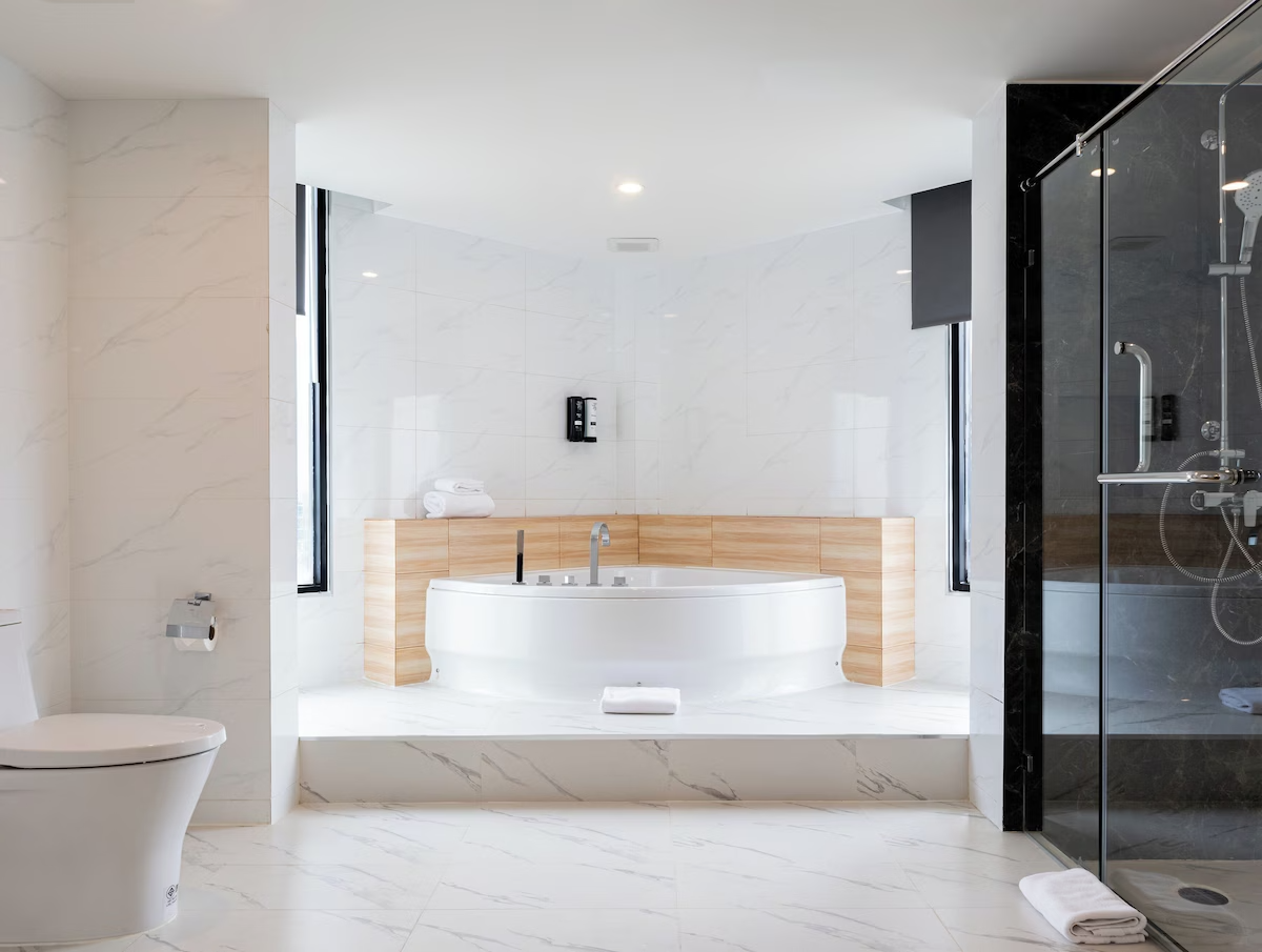 Rembrandt Hotel & Suites Service Apartment Preview 2